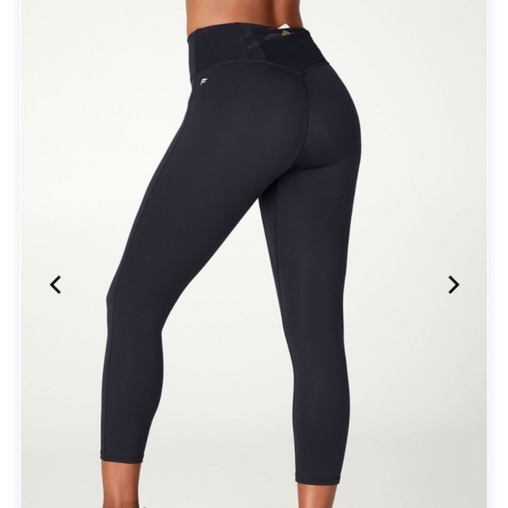 Fabletics size M cropped black trinity leggings